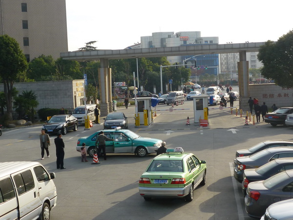 車牌識別系統(tǒng)生產廠家致力于解決城市停車矛盾